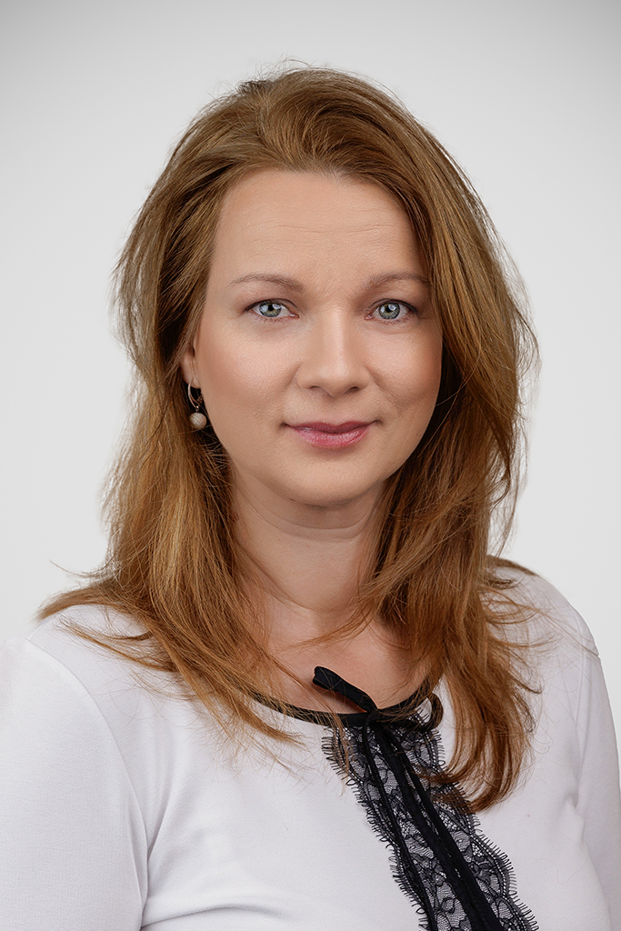 Mária Pinter-File headshot image